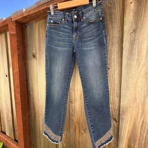 Polo skinny jeans, embroidered and frayed on the ankle